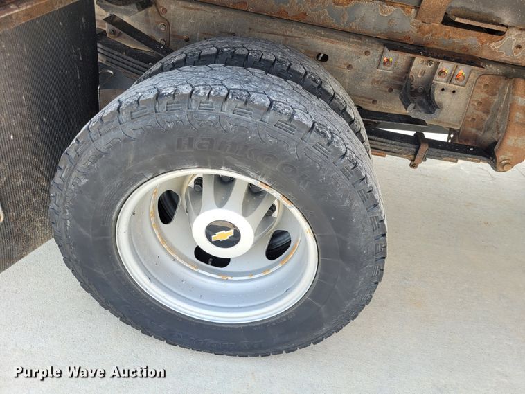 image for item DK1859 2017 Chevrolet Silverado 3500HD  dump flatbed pickup truck