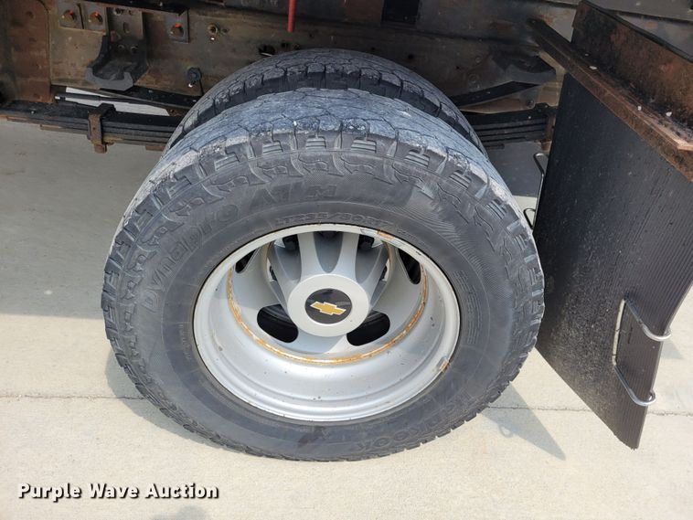 image for item DK1859 2017 Chevrolet Silverado 3500HD  dump flatbed pickup truck