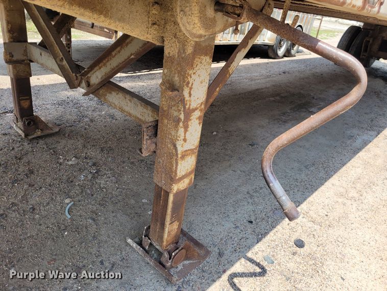 image for item DK1866 1978 Freuhauf FBZ9F240  dry van trailer