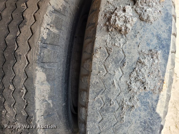 image for item DK1866 1978 Freuhauf FBZ9F240  dry van trailer