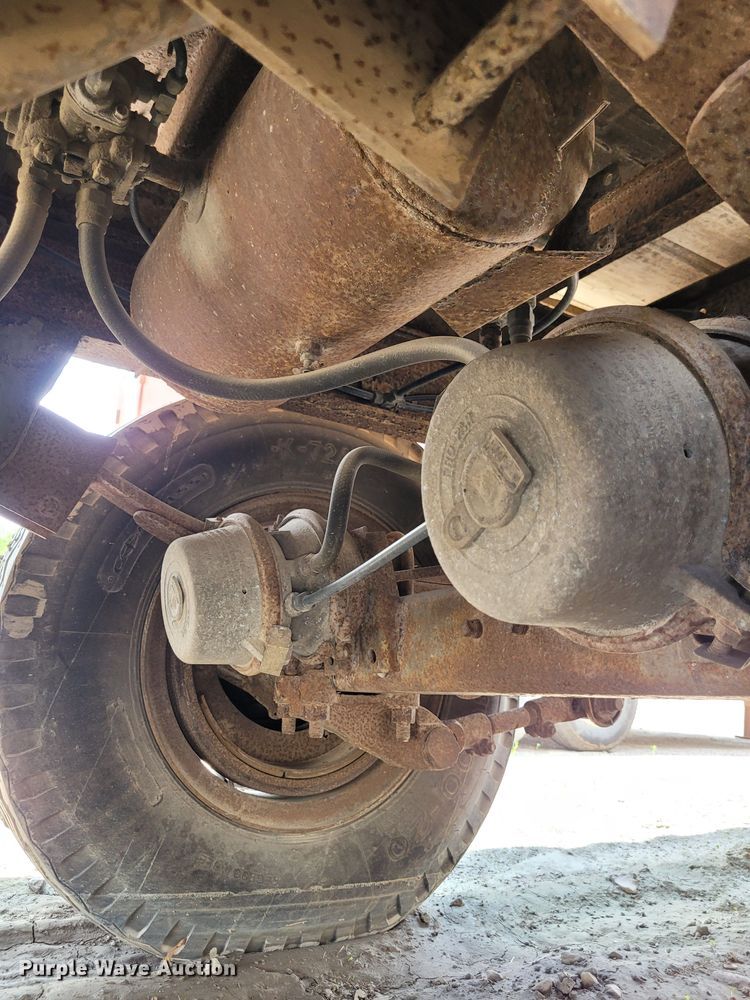 image for item DK1866 1978 Freuhauf FBZ9F240  dry van trailer