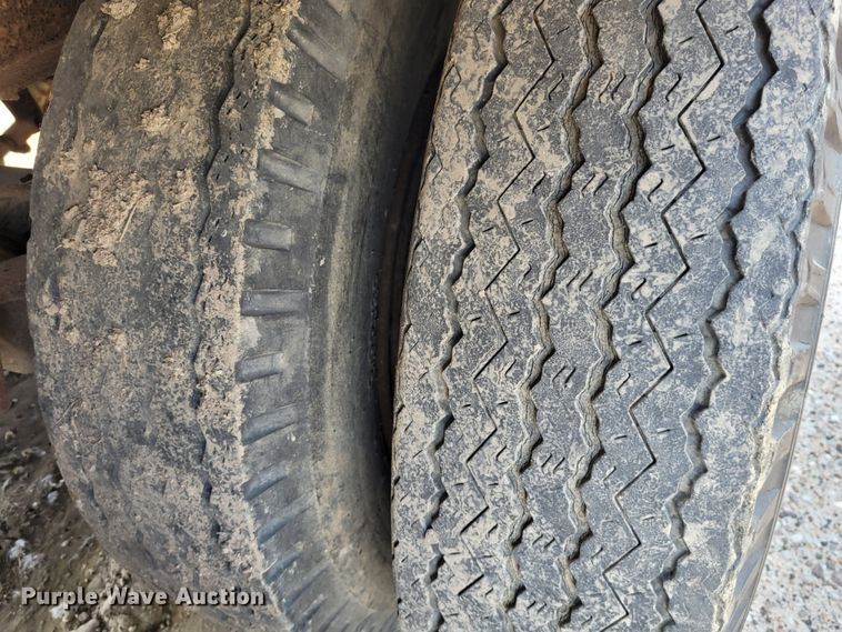 image for item DK1866 1978 Freuhauf FBZ9F240  dry van trailer