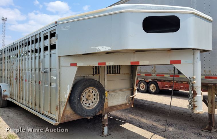 image for item DK1867 2004 Titan  livestock trailer
