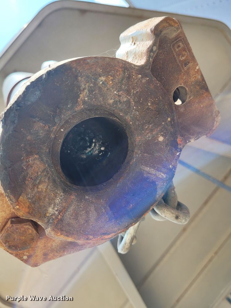 image for item DK1867 2004 Titan  livestock trailer