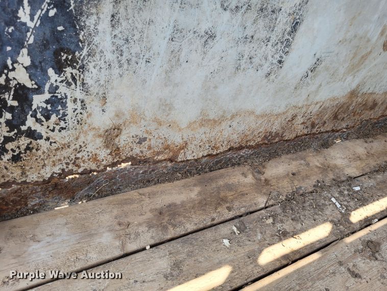 image for item DK1867 2004 Titan  livestock trailer