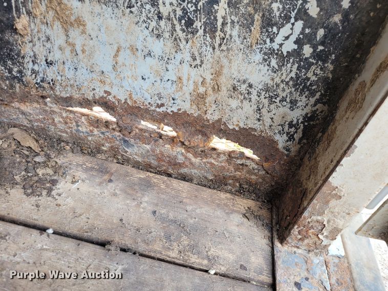 image for item DK1867 2004 Titan  livestock trailer