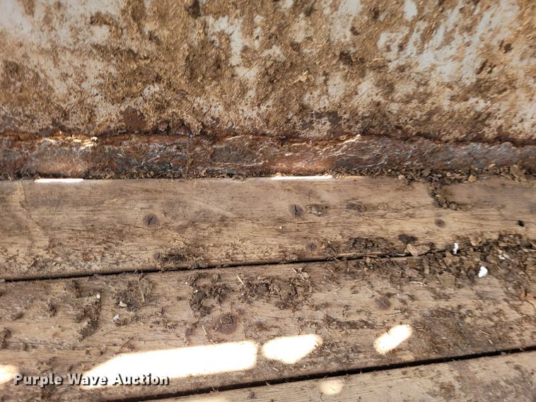 image for item DK1867 2004 Titan  livestock trailer