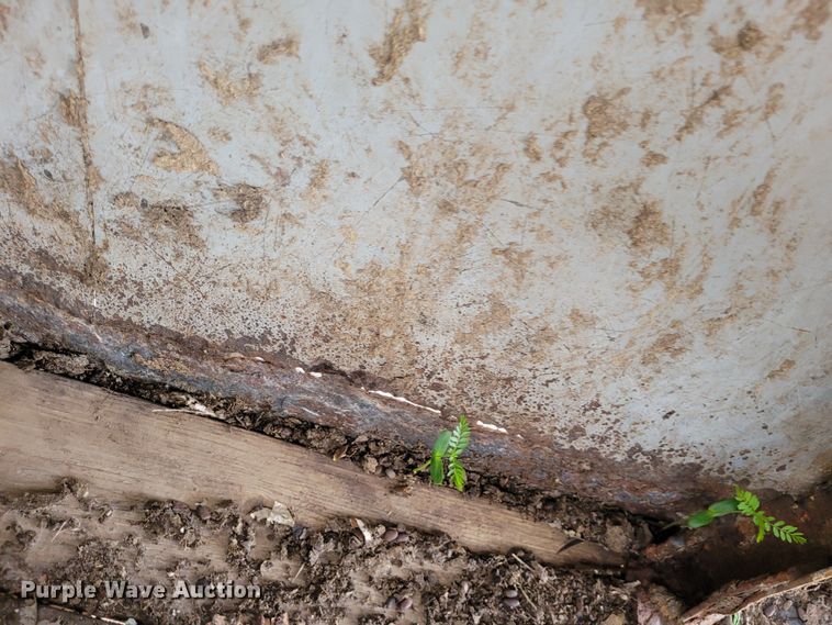 image for item DK1867 2004 Titan  livestock trailer