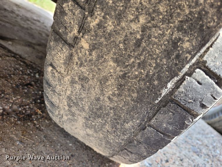 image for item DK1867 2004 Titan  livestock trailer