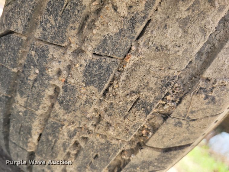 image for item DK1867 2004 Titan  livestock trailer