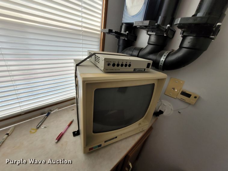 image for item DK1868 2004 Surrey  camper