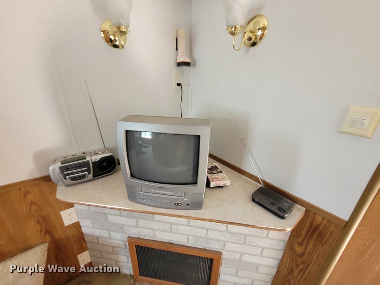 image for item DK1868 2004 Surrey  camper