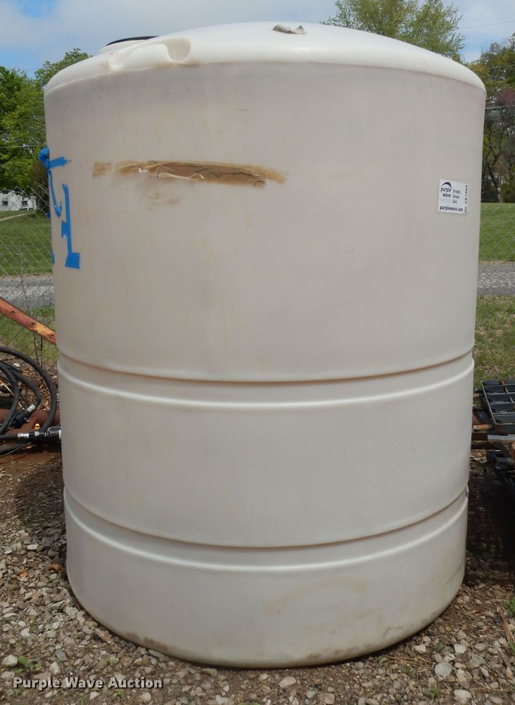 image for item DK1869 1,000 gallon poly tank