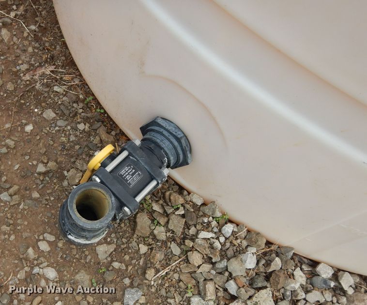 image for item DK1869 1,000 gallon poly tank