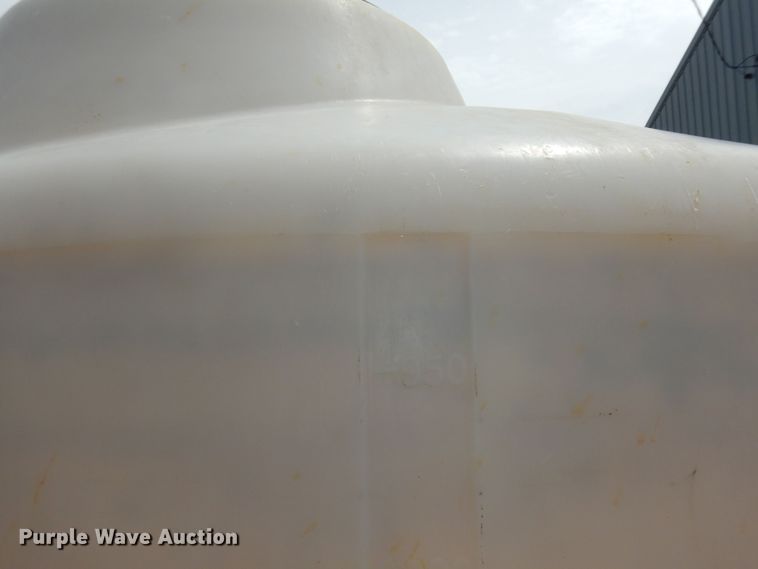 image for item DK1869 1,000 gallon poly tank