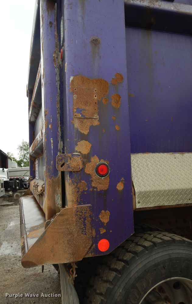 image for item DK1898 2006 Kenworth T800  dump truck