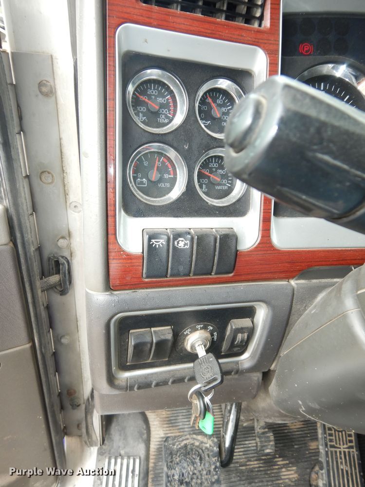 image for item DK1898 2006 Kenworth T800  dump truck