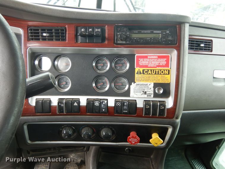 image for item DK1898 2006 Kenworth T800  dump truck