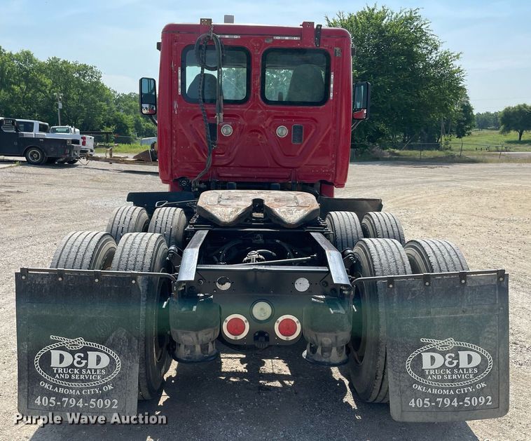 image for item DM0277 2015 Freightliner Cascadia 125  semi truck