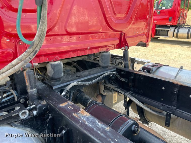 image for item DM0277 2015 Freightliner Cascadia 125  semi truck