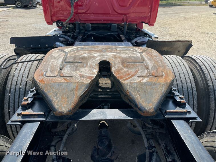 image for item DM0277 2015 Freightliner Cascadia 125  semi truck