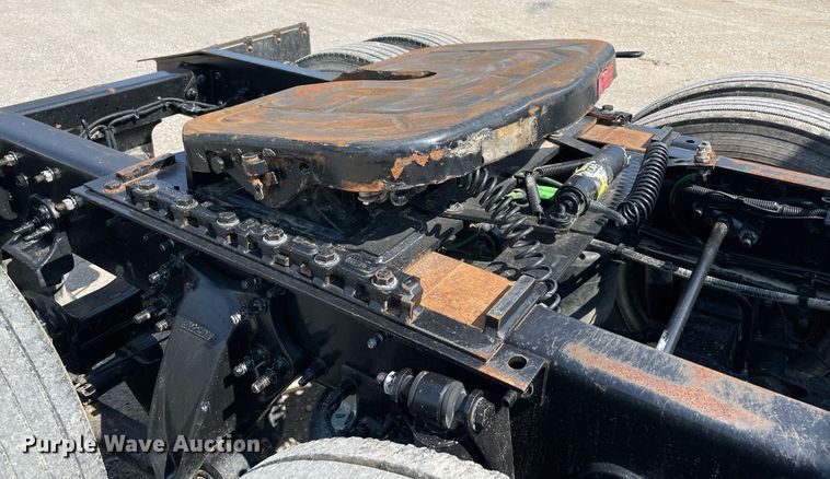 image for item DM0277 2015 Freightliner Cascadia 125  semi truck