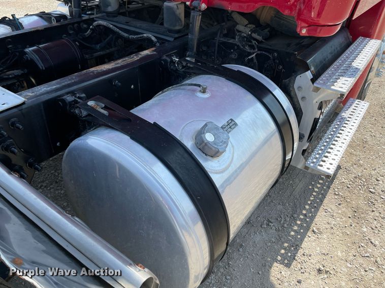 image for item DM0277 2015 Freightliner Cascadia 125  semi truck