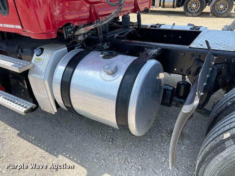 image for item DM0277 2015 Freightliner Cascadia 125  semi truck