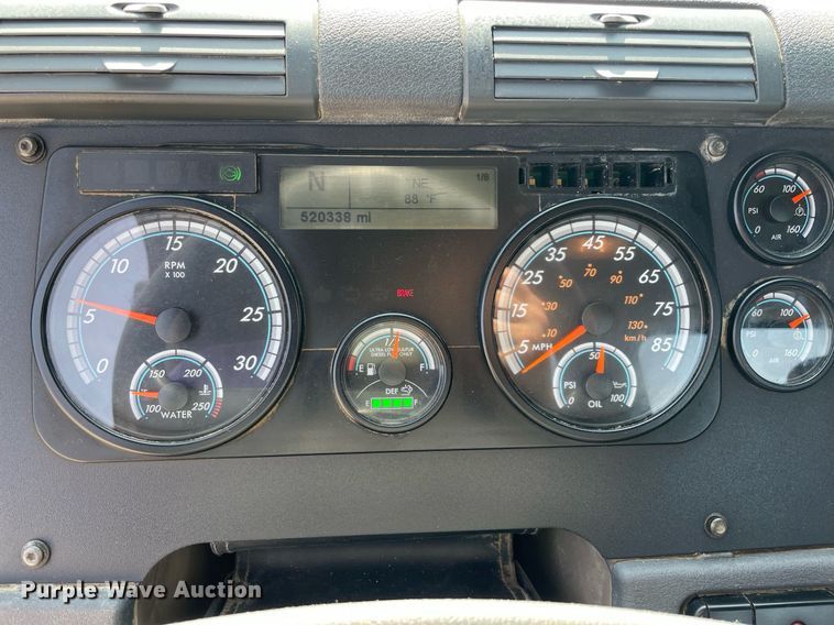 image for item DM0277 2015 Freightliner Cascadia 125  semi truck