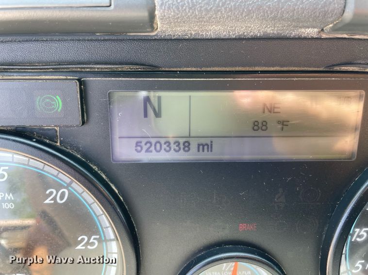 image for item DM0277 2015 Freightliner Cascadia 125  semi truck