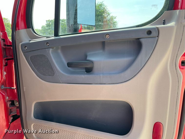 image for item DM0277 2015 Freightliner Cascadia 125  semi truck