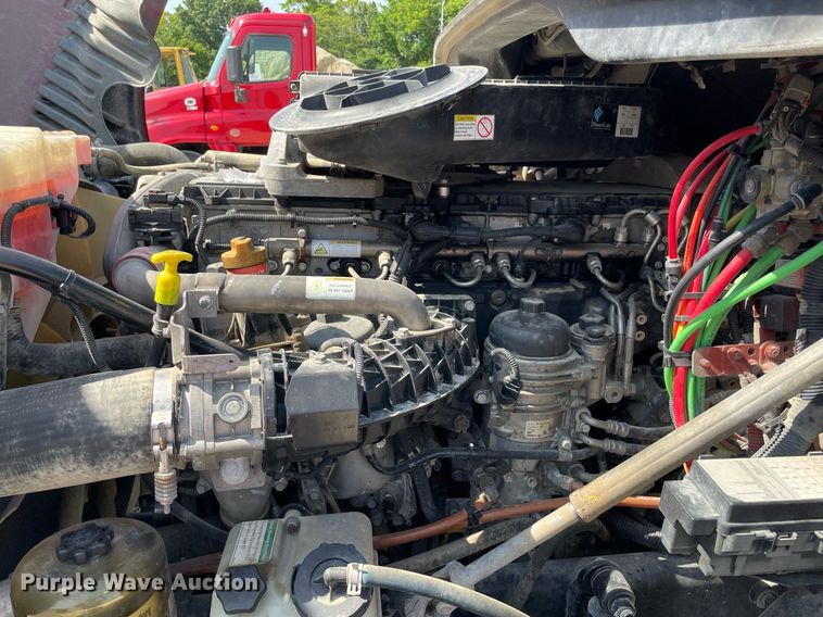 image for item DM0277 2015 Freightliner Cascadia 125  semi truck