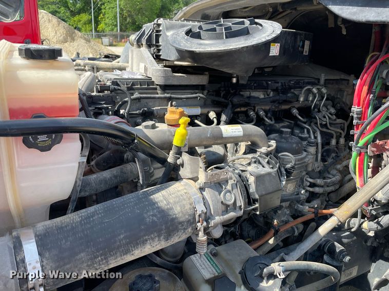 image for item DM0277 2015 Freightliner Cascadia 125  semi truck