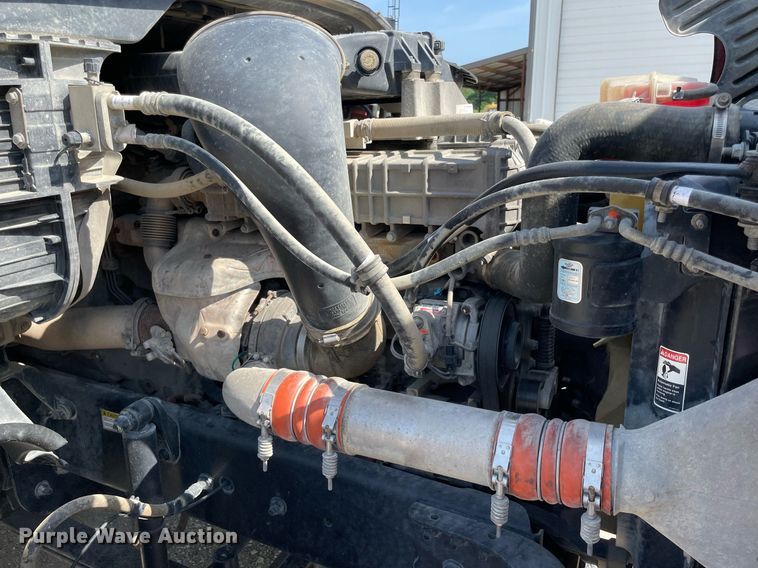 image for item DM0277 2015 Freightliner Cascadia 125  semi truck