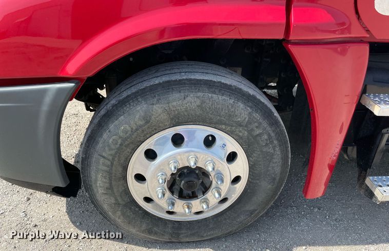 image for item DM0277 2015 Freightliner Cascadia 125  semi truck