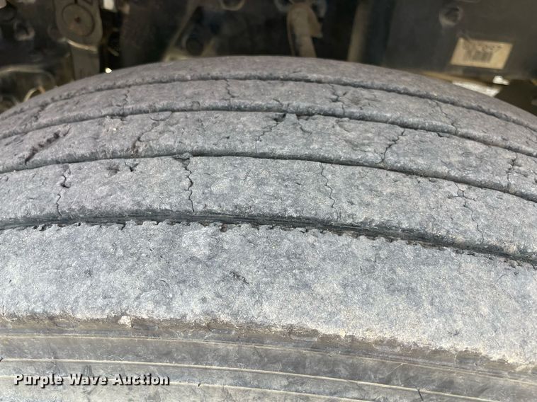 image for item DM0277 2015 Freightliner Cascadia 125  semi truck