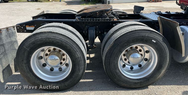 image for item DM0277 2015 Freightliner Cascadia 125  semi truck