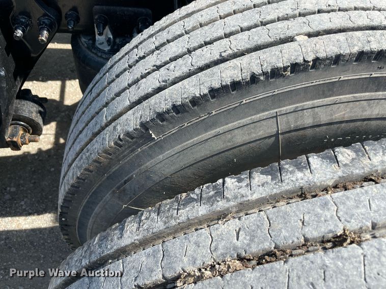 image for item DM0277 2015 Freightliner Cascadia 125  semi truck