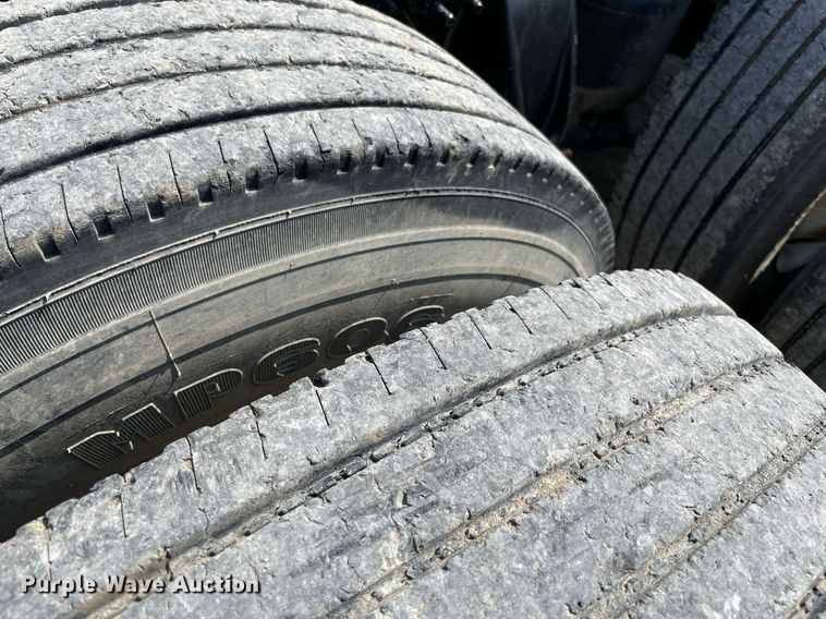 image for item DM0277 2015 Freightliner Cascadia 125  semi truck