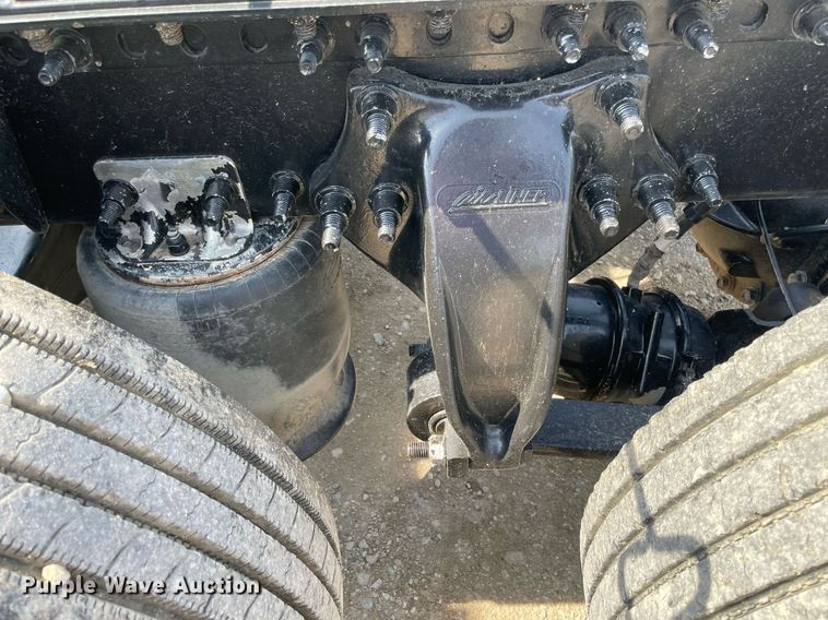 image for item DM0277 2015 Freightliner Cascadia 125  semi truck