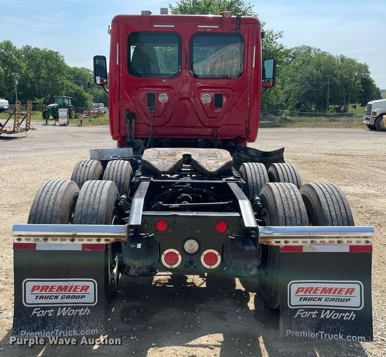 image for item DM0278 2015 Freightliner Cascadia 125  semi truck