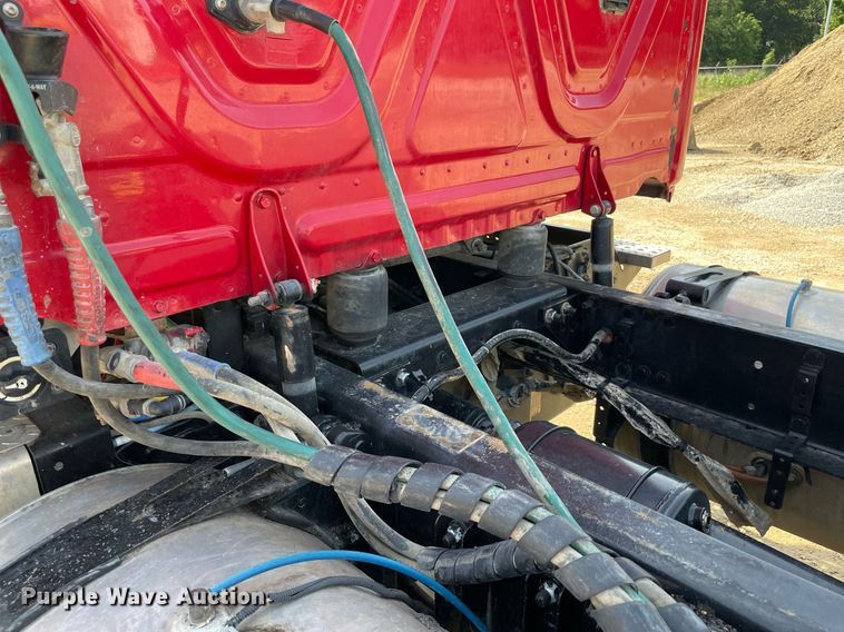 image for item DM0278 2015 Freightliner Cascadia 125  semi truck