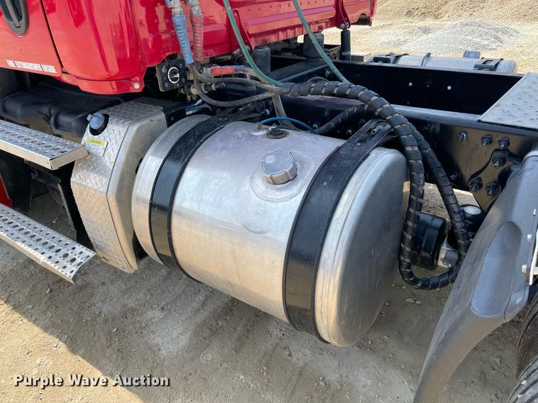 image for item DM0278 2015 Freightliner Cascadia 125  semi truck