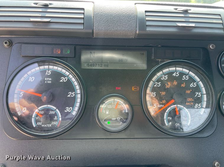 image for item DM0278 2015 Freightliner Cascadia 125  semi truck