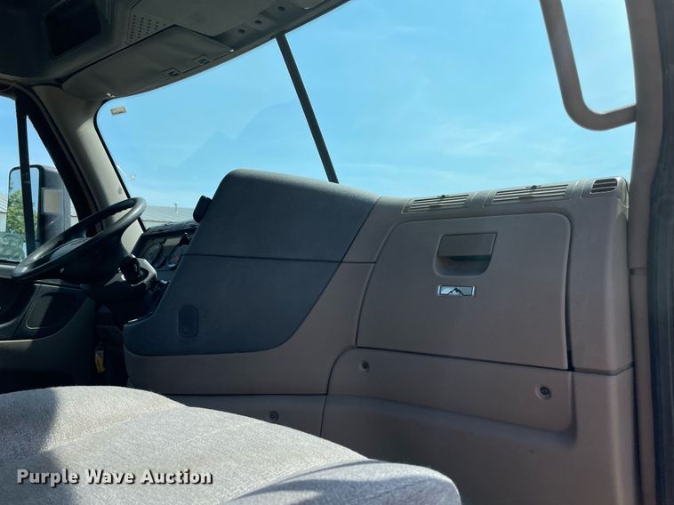 image for item DM0278 2015 Freightliner Cascadia 125  semi truck