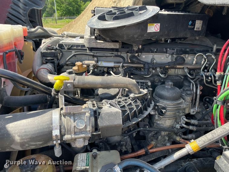 image for item DM0278 2015 Freightliner Cascadia 125  semi truck