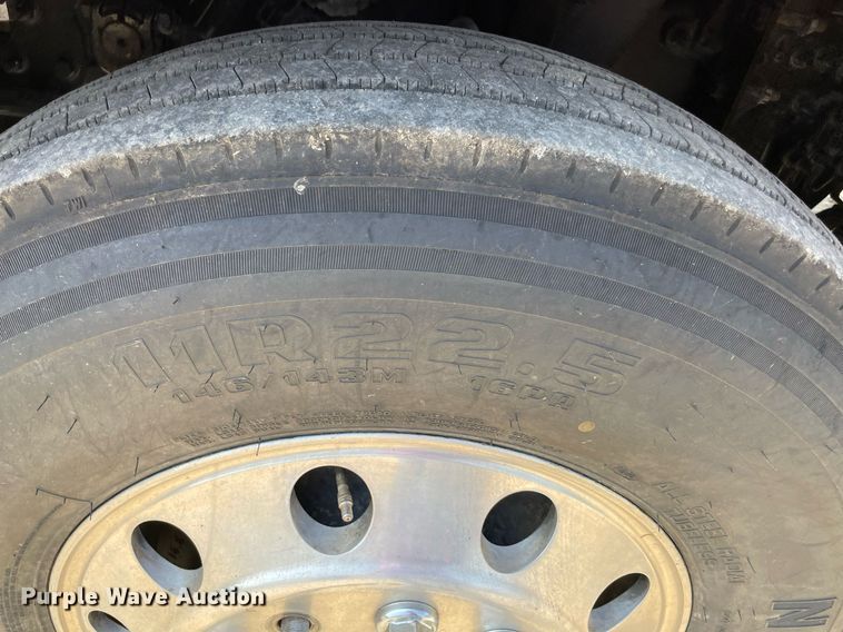 image for item DM0278 2015 Freightliner Cascadia 125  semi truck