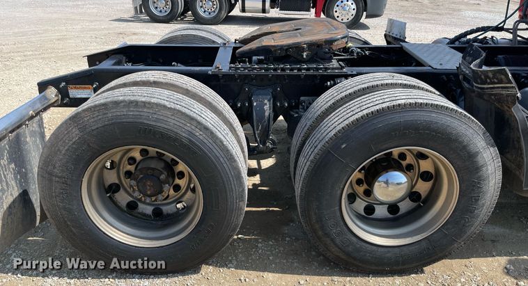 image for item DM0278 2015 Freightliner Cascadia 125  semi truck