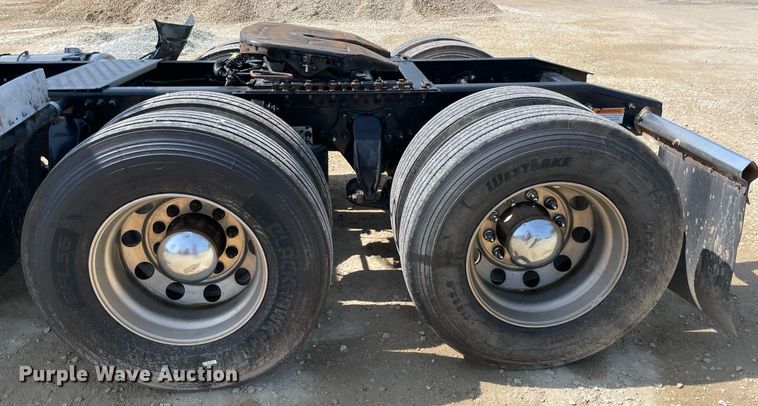 image for item DM0278 2015 Freightliner Cascadia 125  semi truck