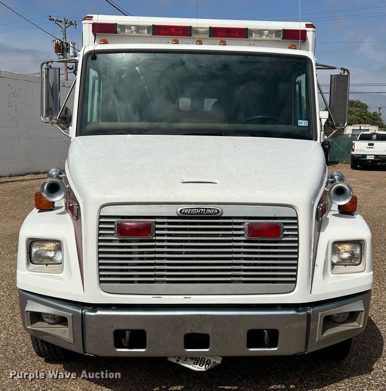 image for item DN3006 2000 Freightliner  ambulance